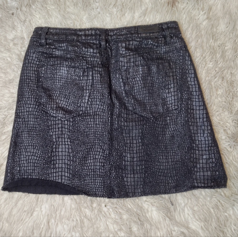 New Blank NYC Python Raw Hem Coated Denim A-line Mini Skirt Size 26 - Picture 5 of 12